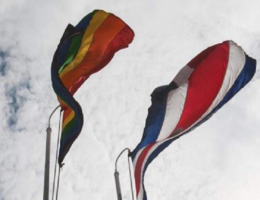 Costa Rica propone ley para reconocer uniones homosexuales