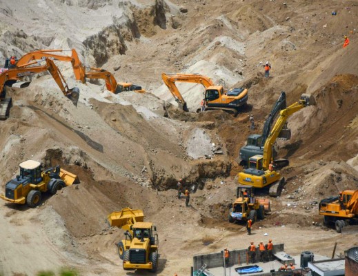 Víctimas mortales de deslave ascienden a 253