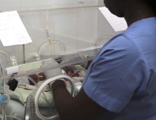 Murió bebé prematuro tras cuatro días de valiente lucha