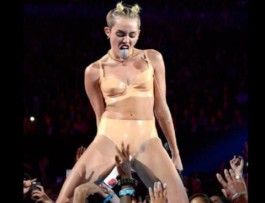 'Miley Cyrus reemplazó talento por sexo'