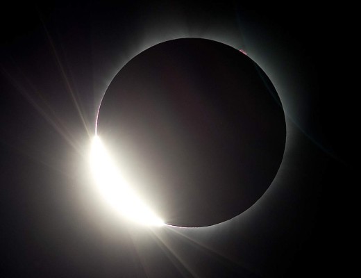 Estadounidenses deslumbrados por espectacular eclipse total