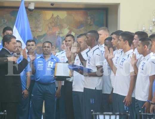 Presidente Juan Orlando Hernández juramentó Selección de Honduras sub 17