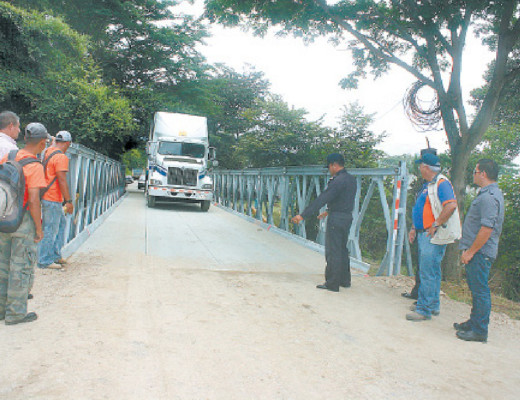 Habilitan puente bailey en Cuyalí