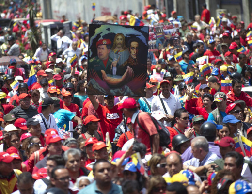Cortejo fúnebre de Chávez inicia recorrido en Caracas