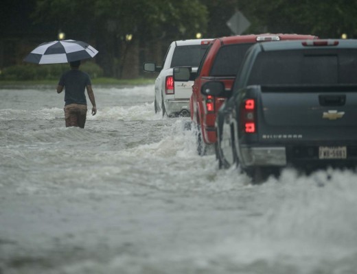 FOTOS: Harvey deja a Houston bajo agua, pero lo peor está aún por venir