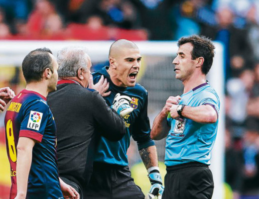 Víctor Valdés al árbitro: 'No tienes vergüenza”