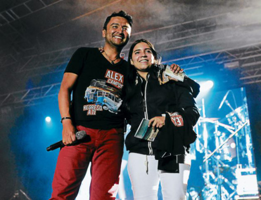 Noche de bendición en el Chochi Sosa con Alex Campos