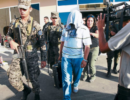 Salvadoreño es detenido en San Pedro Sula con 165 mil dólares adheridos a su cuerpo
