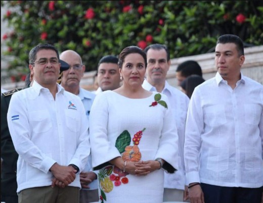 Así lució la primera dama Ana García de Hernández en las fiestas patrias 2017