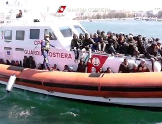 Italia rescata uno 800 migrantes y recupera 12 cuerpos sin vida