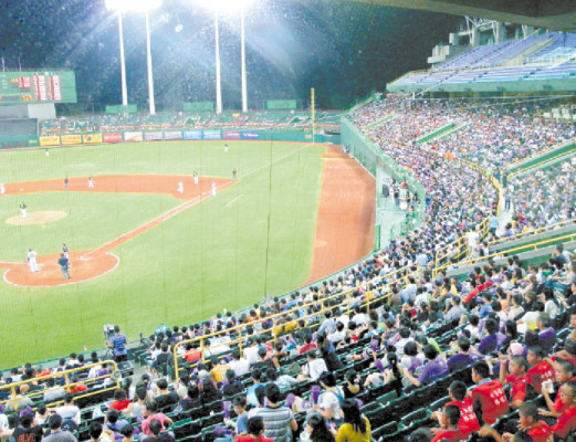 Manny Ramírez partió a Taiwán con su bate