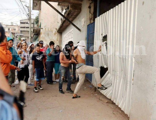 Zafarrancho en el centro de Tegucigalpa entre policías municipales y vendedores