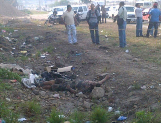 Atado de pies encuentran cadáver en anillo periférico