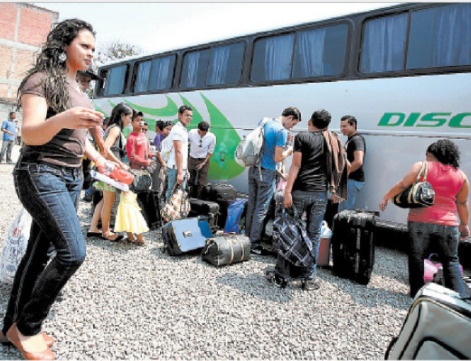 Unos 30 mil capitalinos abandonan a diario la ciudad para vacacionar