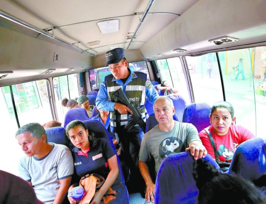 Ataques mortales obligan a la Fuerza Nacional de Seguridad del Transporte Urbano a salir a las calles