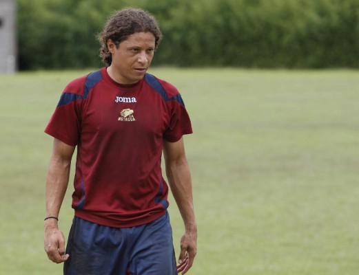 Bienvenido al club, Chino Discua...