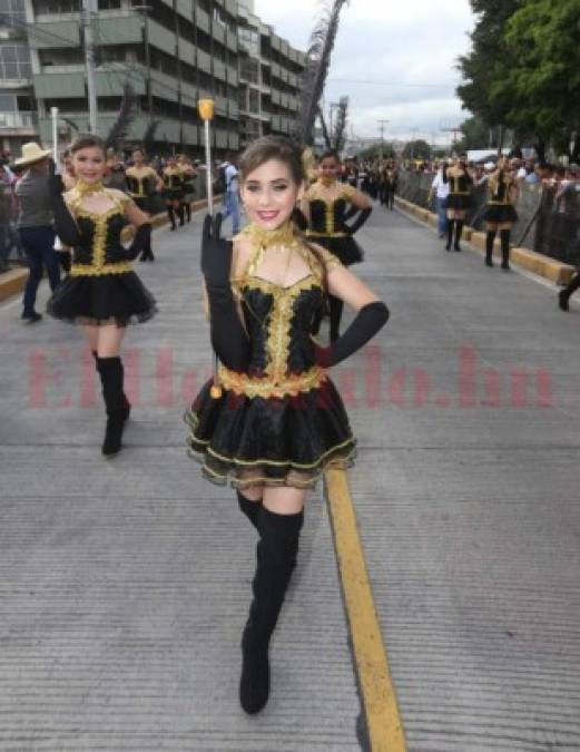 Hermosas palillonas adornan los desfiles patrios 2018 desde tempranas horas