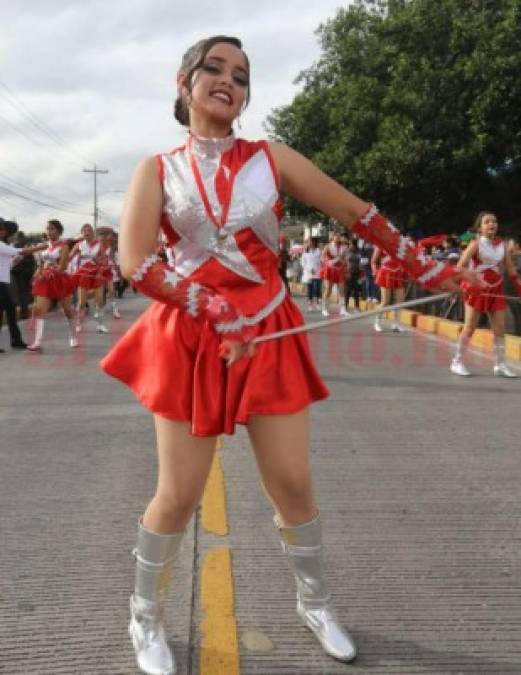 Hermosas palillonas adornan los desfiles patrios 2018 desde tempranas horas