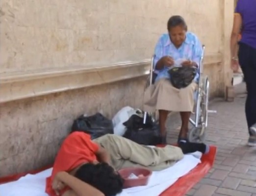 Doña Amada: La súper mamá que vence obstáculos por el amor a su hijo con parálisis cerebral  