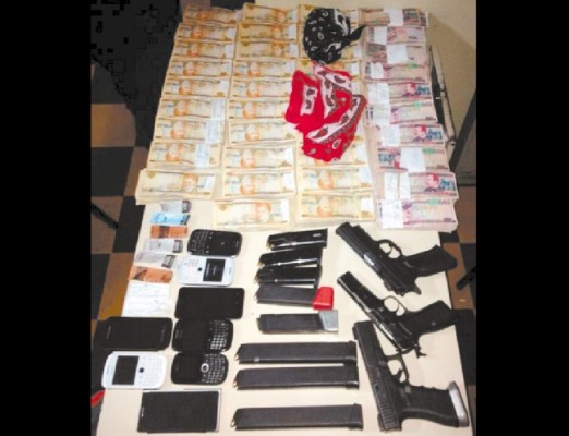 Caen mujer y hombres por asaltar banco