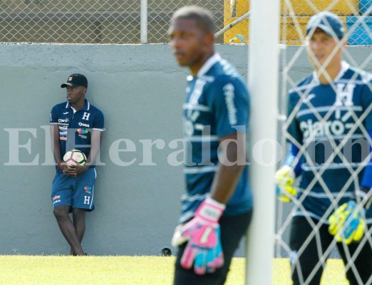Alberth Elis sufre una lumbalgia y se ausenta del entreno de la Selección de Honduras