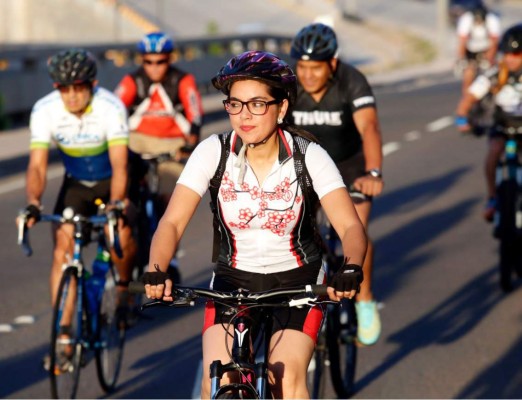 Hermosas ciclistas fueron parte del simulacro