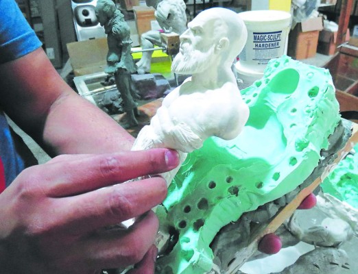 Honduras: Gomer Martínez es el mago de las esculturas