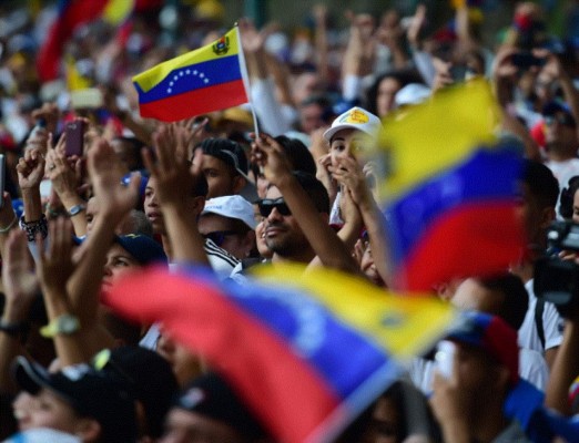 Oposición 'marcha en silencio' tras ola de disturbios en Venezuela