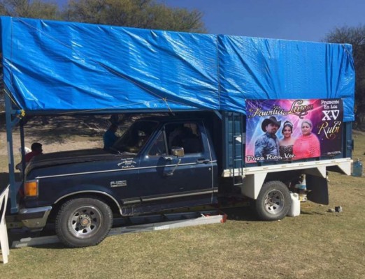 Los 15 años de Rubí: una fiesta de pueblo vuelta extravagancia por las redes&nbsp;&nbsp;