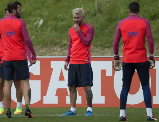 Lionel Messi regresa a entrenar con el Barcelona en Inglaterra