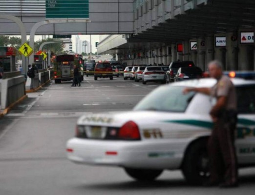 Levantan evacuación de aeropuerto de Niza tras amenaza de bomba