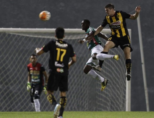 La cabeza de Osman Chávez define un clásico insípido y de pocas emociones