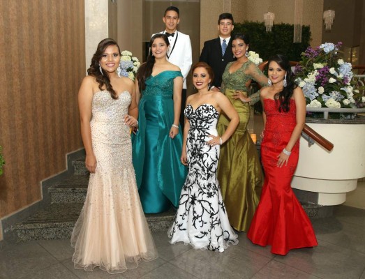 Seniors de la Nashville School celebraron su emotiva graduación