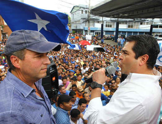 Partido Nacional marcha para exigir inscripción