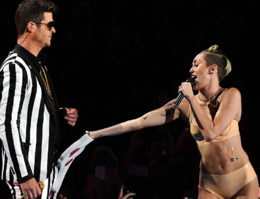 'Miley Cyrus reemplazó talento por sexo'