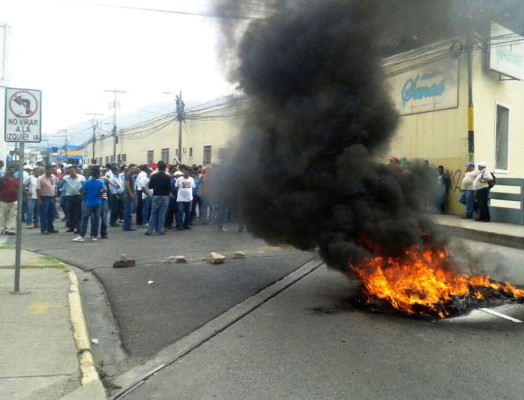 Empleados del SANAA realizan protesta en Comayagüela