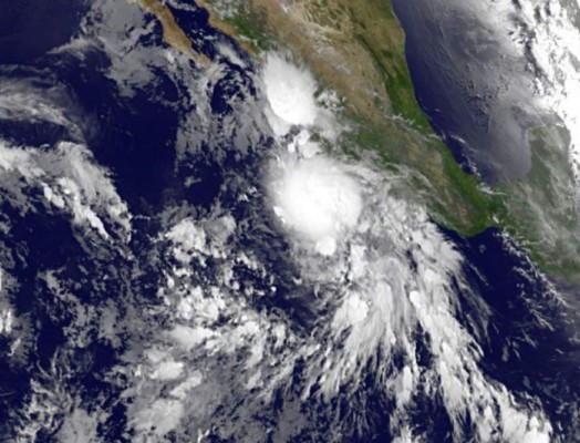 Dolores ya es huracán categoría 4 en el Pacífico mexicano