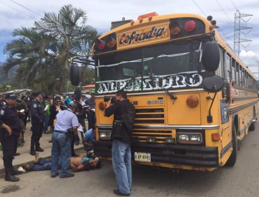 Dentro de autobús matan a pasajero