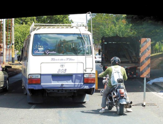 Hasta 40 minutos tarda un conductor en llegar a su destino en Tegucigalpa
