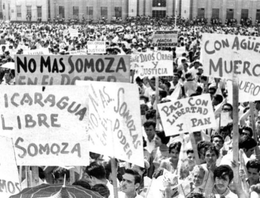 Inicia revolución sandinista para derrocar la dinastía Somoza en Nicaragua