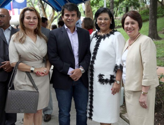 Cálida recepción para celebrar la libertad de Estados Unidos