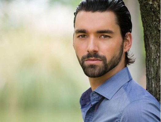 Así es Gonzalo Peña Zulueta, el guapo presentador de Trivago