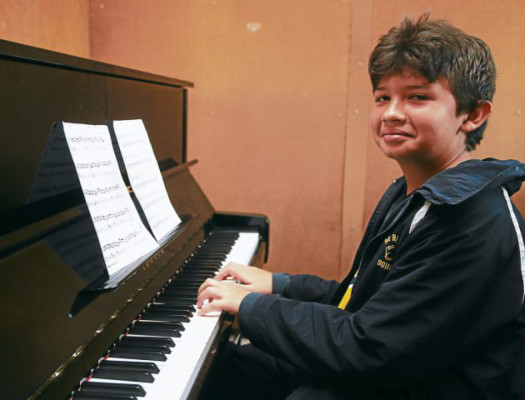 Tocar el piano es la pasión de David Andrés Reyes
