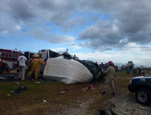 Once muertos deja accidente vial en carretera del norte de Honduras