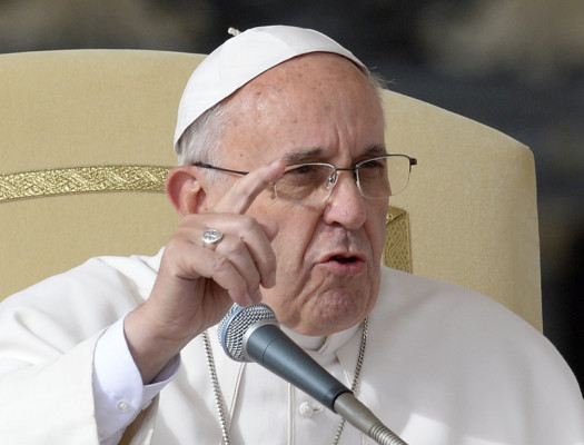 Papa urge a preservar presencia de cristianos en Medio Oriente