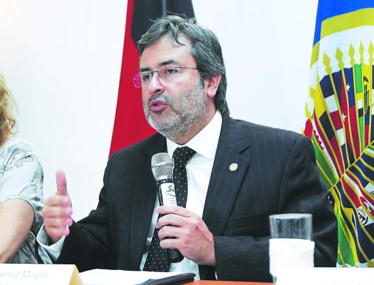 Maccih expondrá preocupación por reforma del Congreso Nacional en Washington