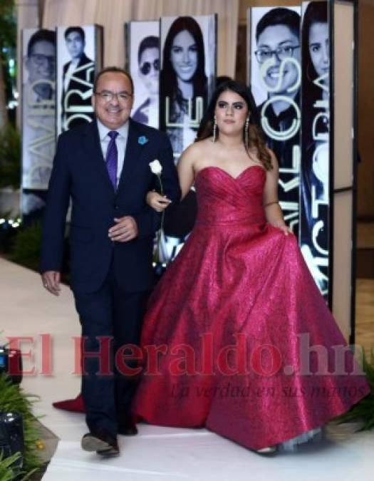 FOTOS:Las seniors más bellas en la inolvidable Prom 2019 de la Macris School