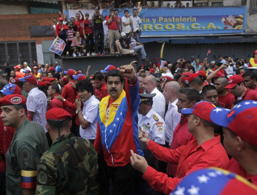 Cortejo fúnebre de Chávez inicia recorrido en Caracas