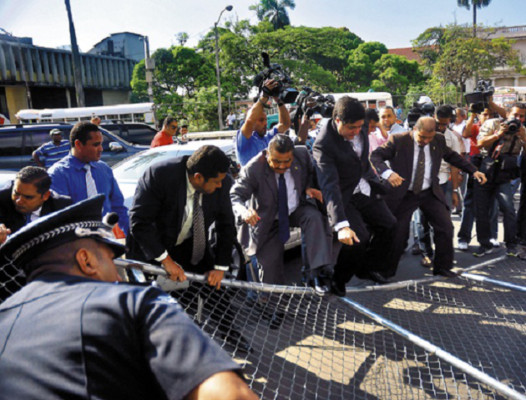 Oposición obliga a Martinelli a retirar polémicos proyectos