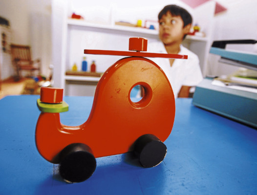 Ingeniosa educación con juguetes